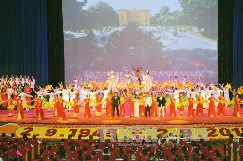 Activities take place nationwide to mark the August Revolution and National Day  - ảnh 2